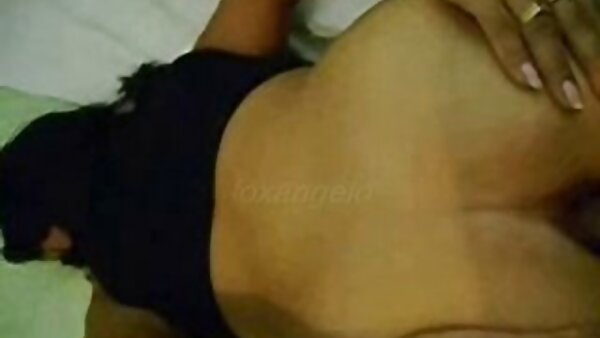 Cute blonde baby យកសត្វចម្លែកទំហំ Dick ក្នុងរន្ធ pussy ដ៏តឹងរបស់នាង