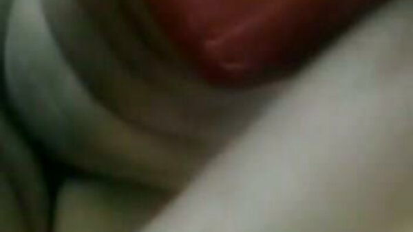 Fucking hot red head Faye Reagan ជញ្ជក់ dildo ដ៏ធំហើយរុញវាទៅក្នុង pussy លាតសន្ធឹងរបស់នាង