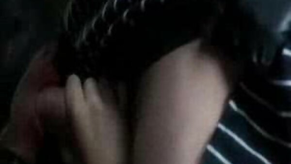 ស្រីស្អាត Hailey Paige ប្រមូលមិត្តស្រីក្នុងបន្ទប់ទឹក