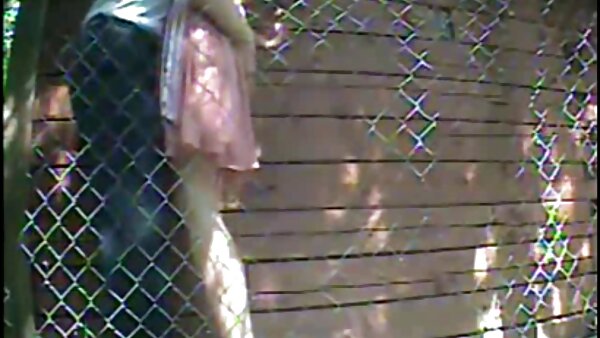 Blond coquette Patricia Tease ជាម្រាមដៃ fucking yummy pussy
