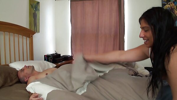 Hussy brunette ជិះទូកកម្សាន្ត Priya Anjali ដំណើរផ្សងព្រេង